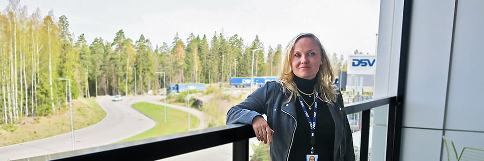 Nina Mattila työskentelee myyntiedustajana Suomen DSV Roadilla.